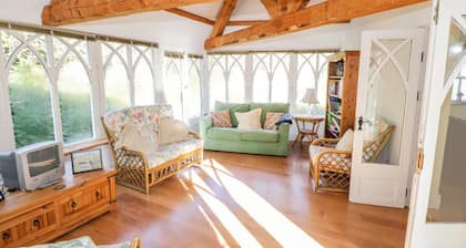 CLUAINCARRAIG, pet friendly, with open fire in Kilkelly, County Mayo