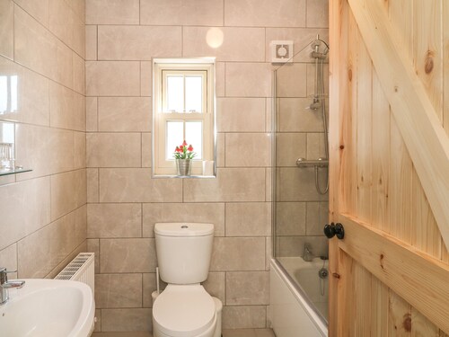 MACREDDIN ROCK HOLIDAY COTTAGE in Aughrim, County Wicklow