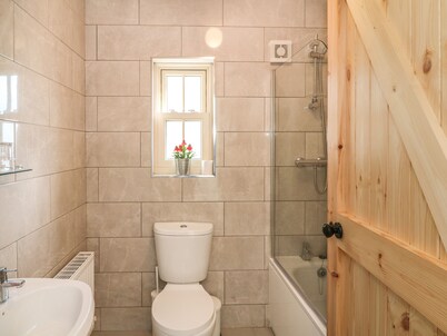 MACREDDIN ROCK HOLIDAY COTTAGE in Aughrim, County Wicklow