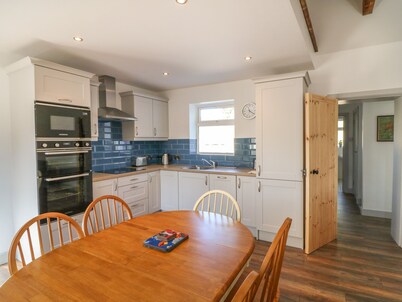 MACREDDIN ROCK HOLIDAY COTTAGE in Aughrim, County Wicklow
