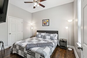 3 室のベッドルーム、アイロン / アイロン台、WiFi (無料)、ベッドシーツ