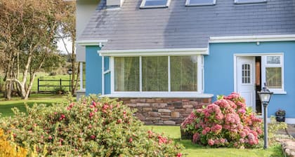 THE BLUE ANNEX, pet friendly, with open fire in Tralee, County Kerry