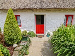 Exterior detail - MARY ROSE COTTAGE, pet friendly in Castleisland, County Kerry (Castle Island)