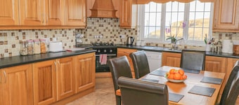ERRIS HEAD HOUSE, family friendly in Belmullet, County Mayo