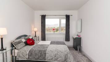 3 bedrooms, travel crib, WiFi