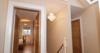 LOUGHANURE LAKE VIEW, pet friendly in Loughanure, County Donegal