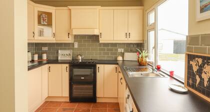 NEWTOWN EAST, family friendly, with open fire in Kilkee, County Clare