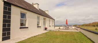 NEWTOWN EAST, family friendly, with open fire in Kilkee, County Clare