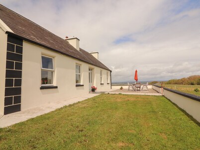 NEWTOWN EAST, family friendly, with open fire in Kilkee, County Clare