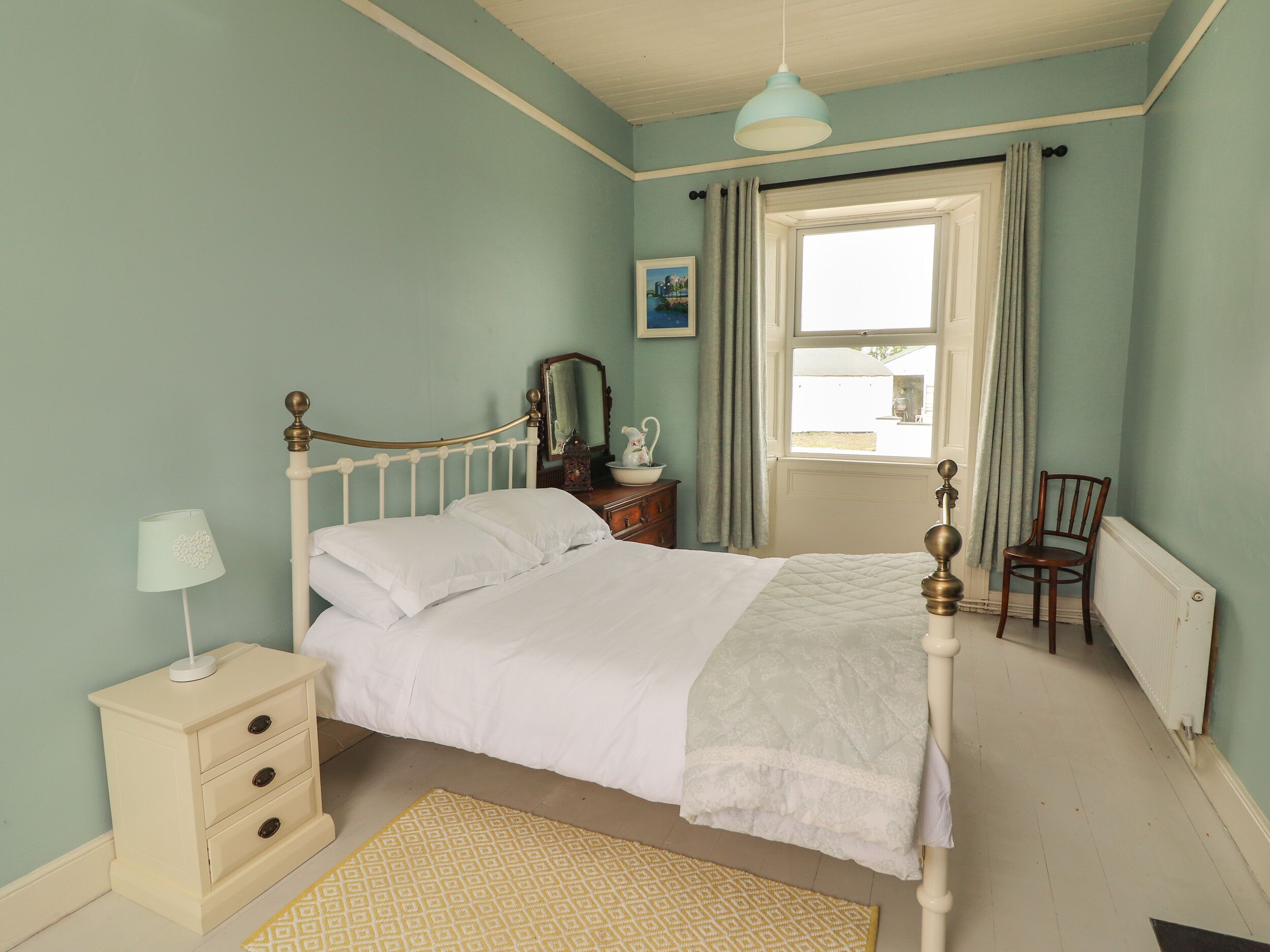 3 slaapkamers, reisbedje