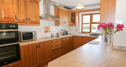 DOONEEN, family friendly in Castletownshend, County Cork