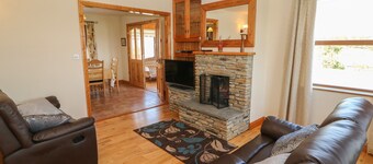 DOONEEN, family friendly in Castletownshend, County Cork