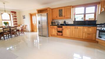 Dishwasher, cookware/dishes/utensils