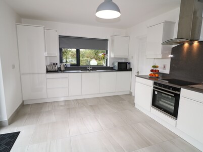 GATEHOUSE, pet friendly, with a garden in Moville, County Donegal