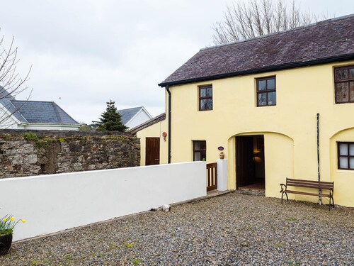 THE STABLE, pet friendly in Fethard-On-Sea, County Wexford