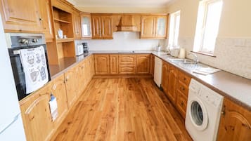Dishwasher, cookware/dishes/utensils