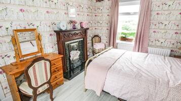 3 bedrooms, travel cot, Internet