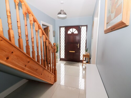 17 CLOVER HILL, pet friendly in Killorglin, County Kerry