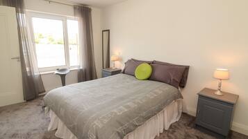 2 bedrooms, travel cot, WiFi