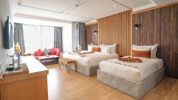 Grand Suite | Living area | 32-inch flat-screen TV with satellite channels