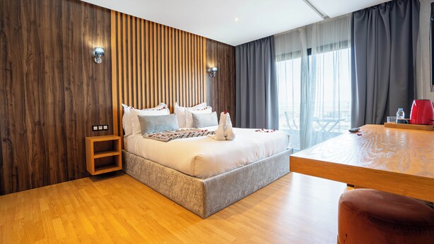 Chambre deluxe, grand lit, balcon