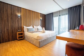 Chambre deluxe, grand lit, balcon | Bettwäsche aus ägyptischer Baumwolle, hochwertige Bettwaren, Minibar
