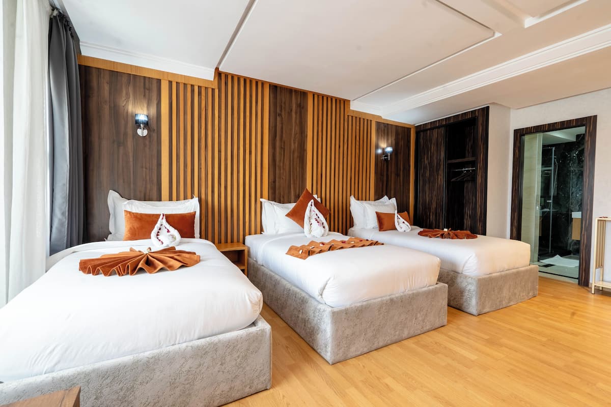 Junior Triple Room | 1 bedroom, Egyptian cotton sheets, premium bedding, minibar