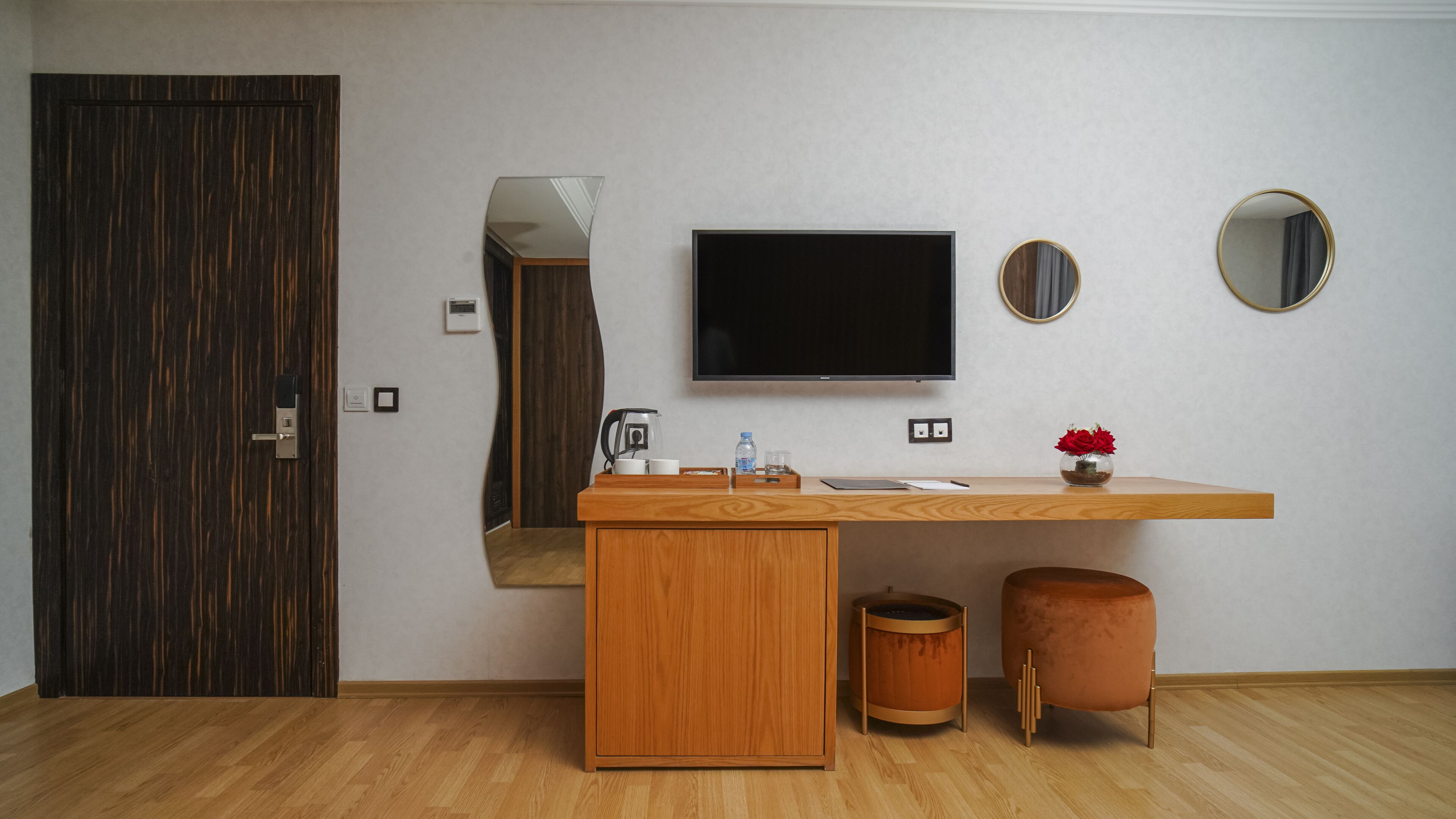 Sábanas de algodón egipcio, ropa de cama de alta calidad y minibar 