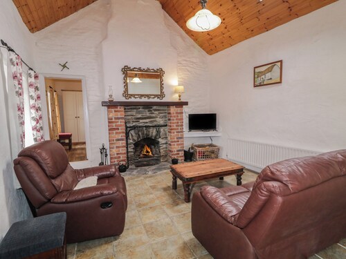 TEACH PHAIDÍ MHÓIR, pet friendly in Glencolmcille, County Donegal