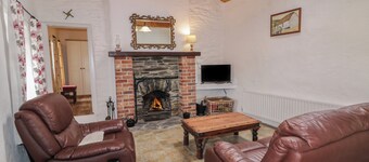 TEACH PHAIDÍ MHÓIR, pet friendly in Glencolmcille, County Donegal