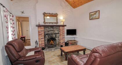 TEACH PHAIDÍ MHÓIR, pet friendly in Glencolmcille, County Donegal