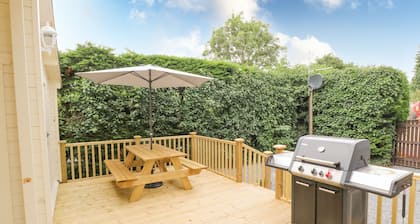 PORT HERON LODGE, pet friendly in Glasson, County Westmeath