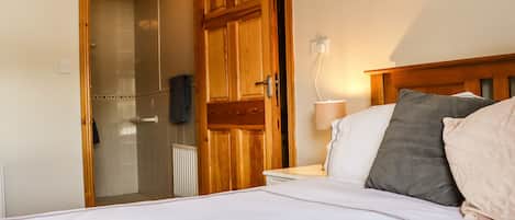 4 bedrooms, travel cot, WiFi, wheelchair access