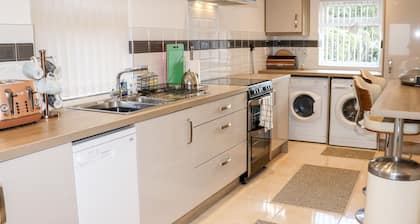 LANE COTTAGE, country holiday cottage in Ballycullane, County Wexford