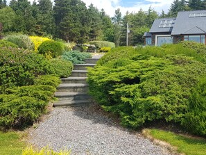 Property grounds - IN?EAR SCÉINE., family friendly in Tuosist, County Kerry (Kenmare)