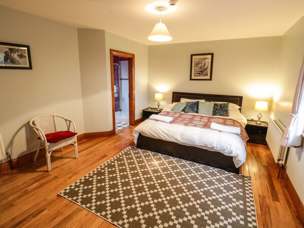 3 عدّة غرف نوم وخدمة الإنترنت