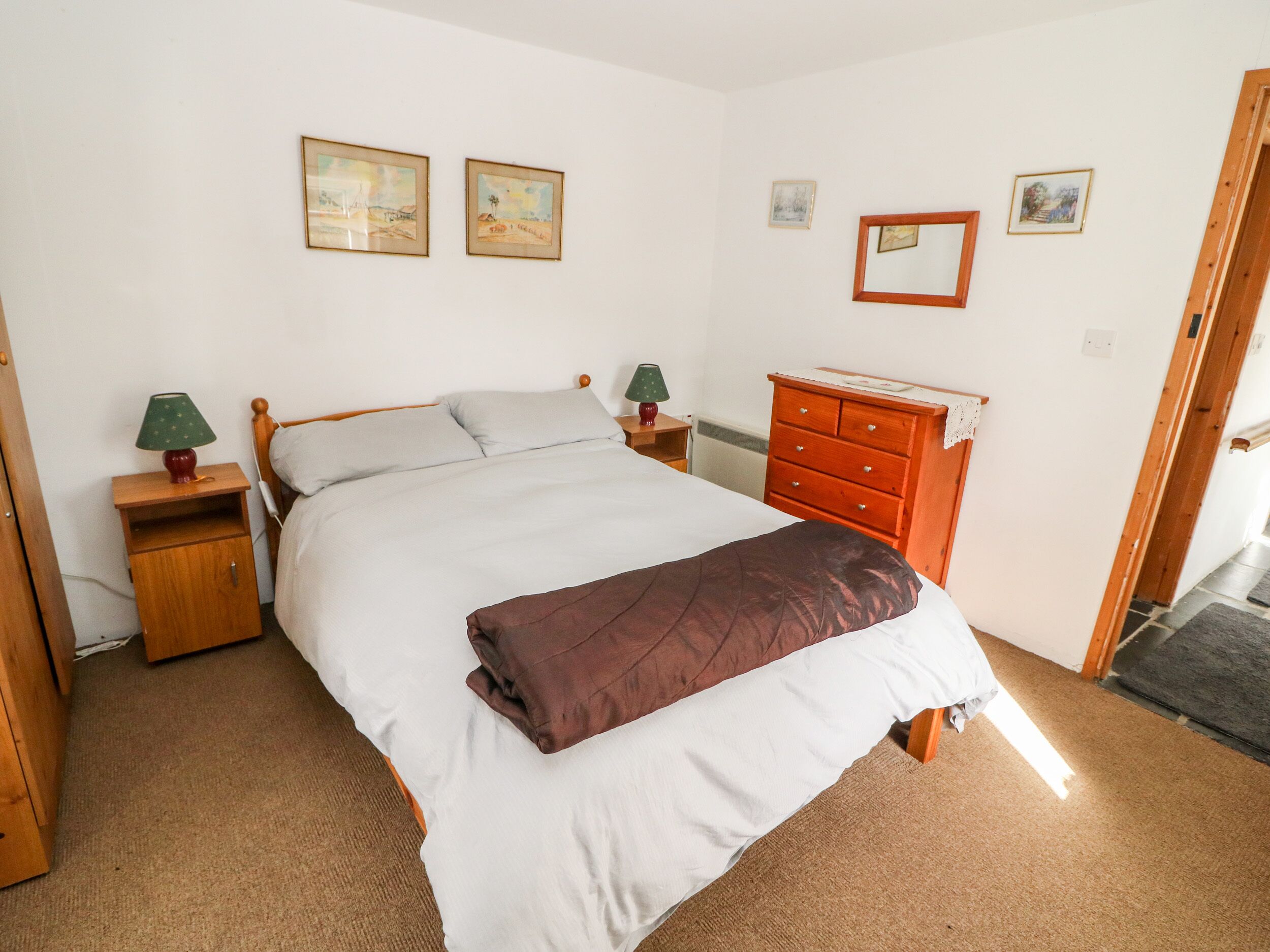 2 bedrooms, travel cot, WiFi