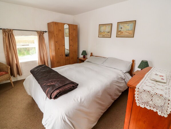 2 bedrooms, travel crib, WiFi