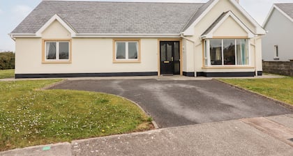 29 CHURCH FIELD, family friendly in Doonbeg, County Clare