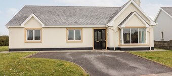 29 CHURCH FIELD, family friendly in Doonbeg, County Clare