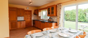 29 CHURCH FIELD, family friendly in Doonbeg, County Clare