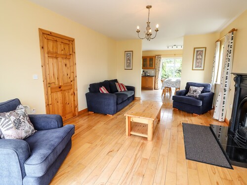 29 CHURCH FIELD, family friendly in Doonbeg, County Clare