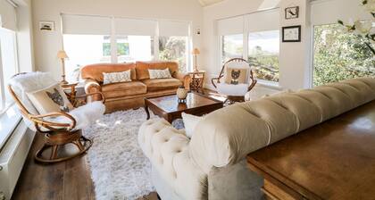 WISTERIA COTTAGE, family friendly in Annagry, County Donegal