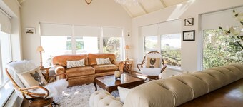 WISTERIA COTTAGE, family friendly in Annagry, County Donegal