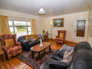 Living area - FOREST VIEW, pet friendly in Ballinskelligs, County Kerry (Ballinskelligs)