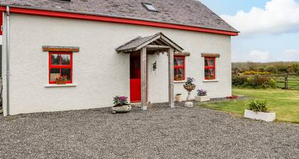 COB COTTAGE, pet friendly, with a garden in Kilmore, County Wexford