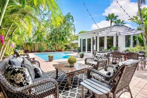 屋外ダイニングエリア