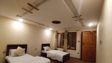 Deluxe Double Room | Soundproofing, iron/ironing board, free WiFi