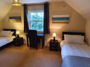 4 bedrooms, travel cot, WiFi