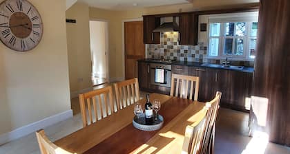 11 AN SEANACHAI HOLIDAY HOMES, pet friendly in Ring, County Waterford